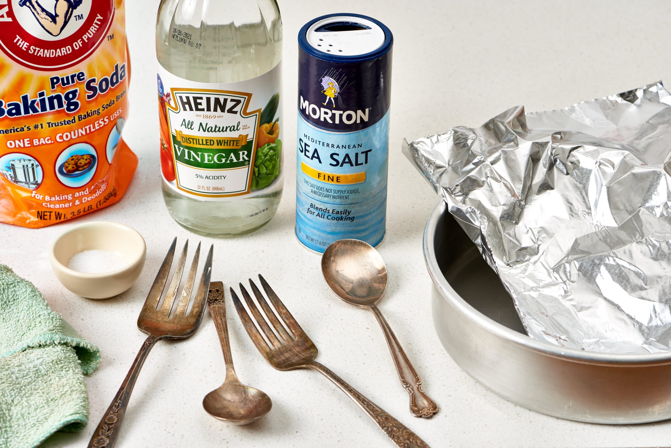 Boiling Water Cleaning Silverware With Baking Soda And Vinegar Boiling Water Cleaning Silver Plate With Baking